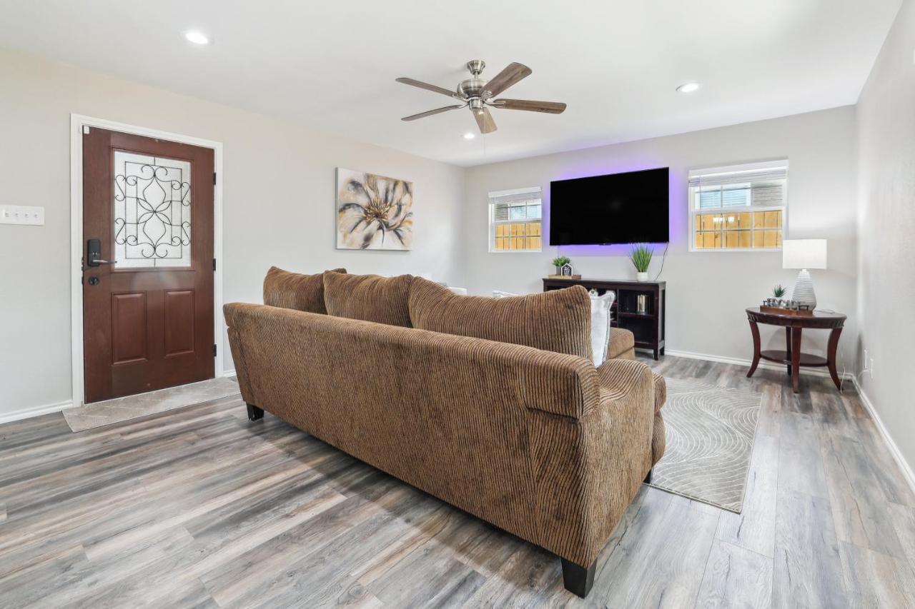 Spacious Retreat With Private Patio! San Antonio