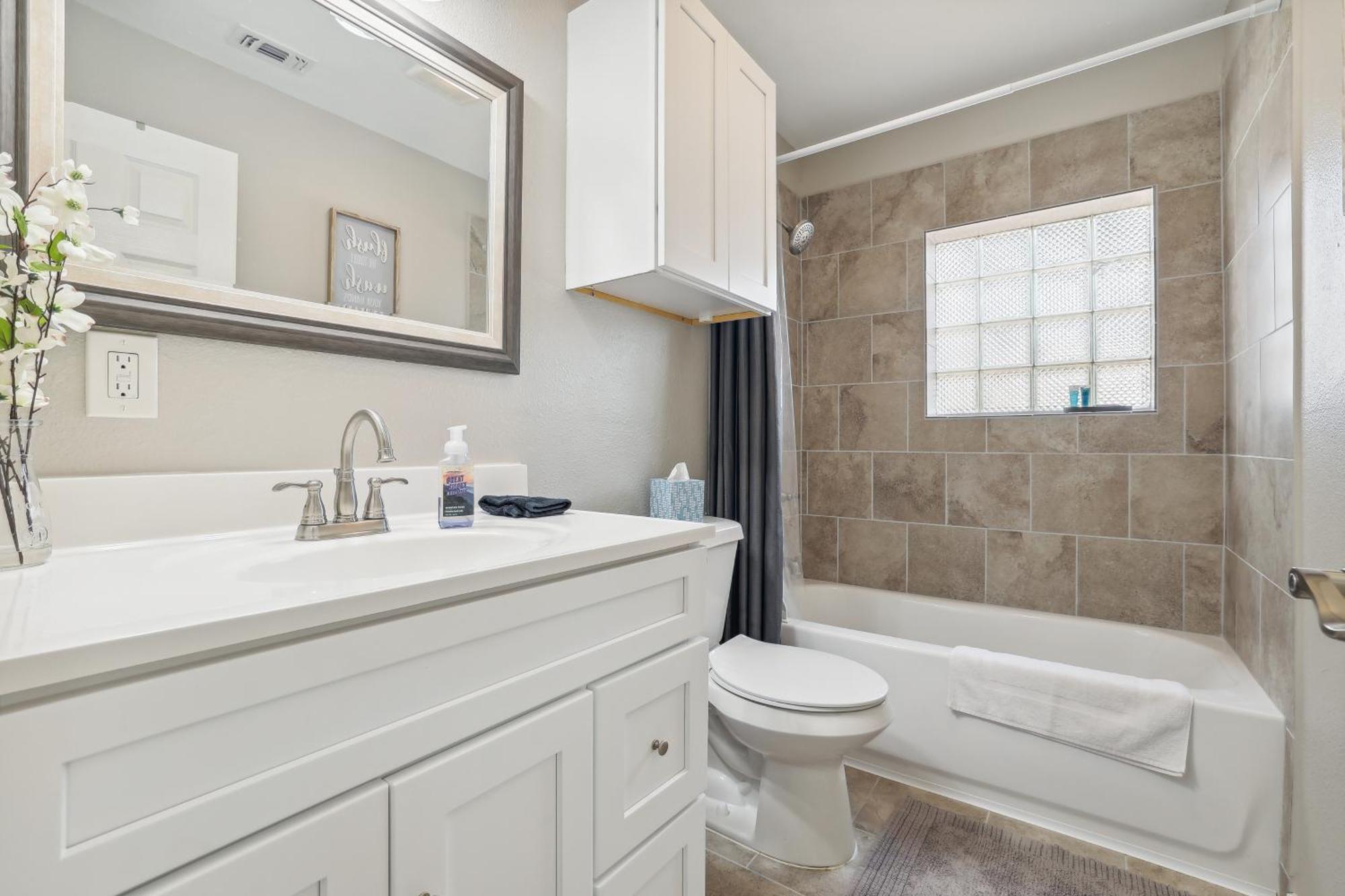 Spacious Retreat With Private Patio! * San Antonio